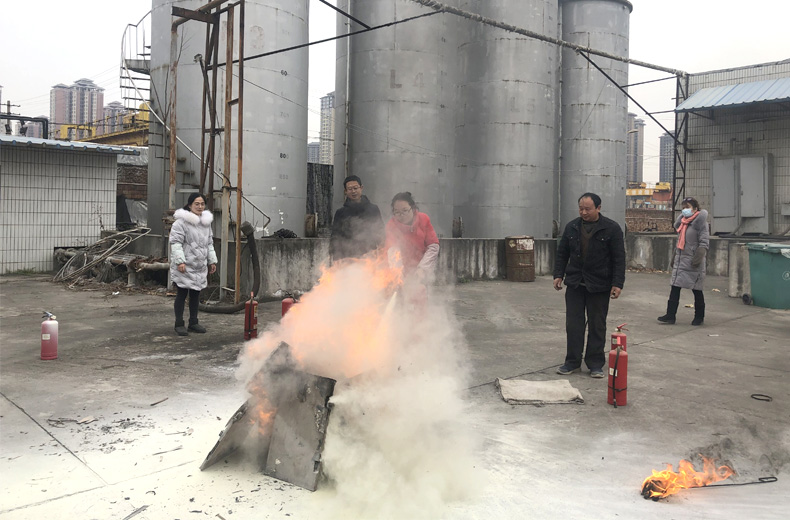 油脂集團(tuán)：開展冬季消防安全知識(shí)培訓(xùn)及消防演練活動(dòng)