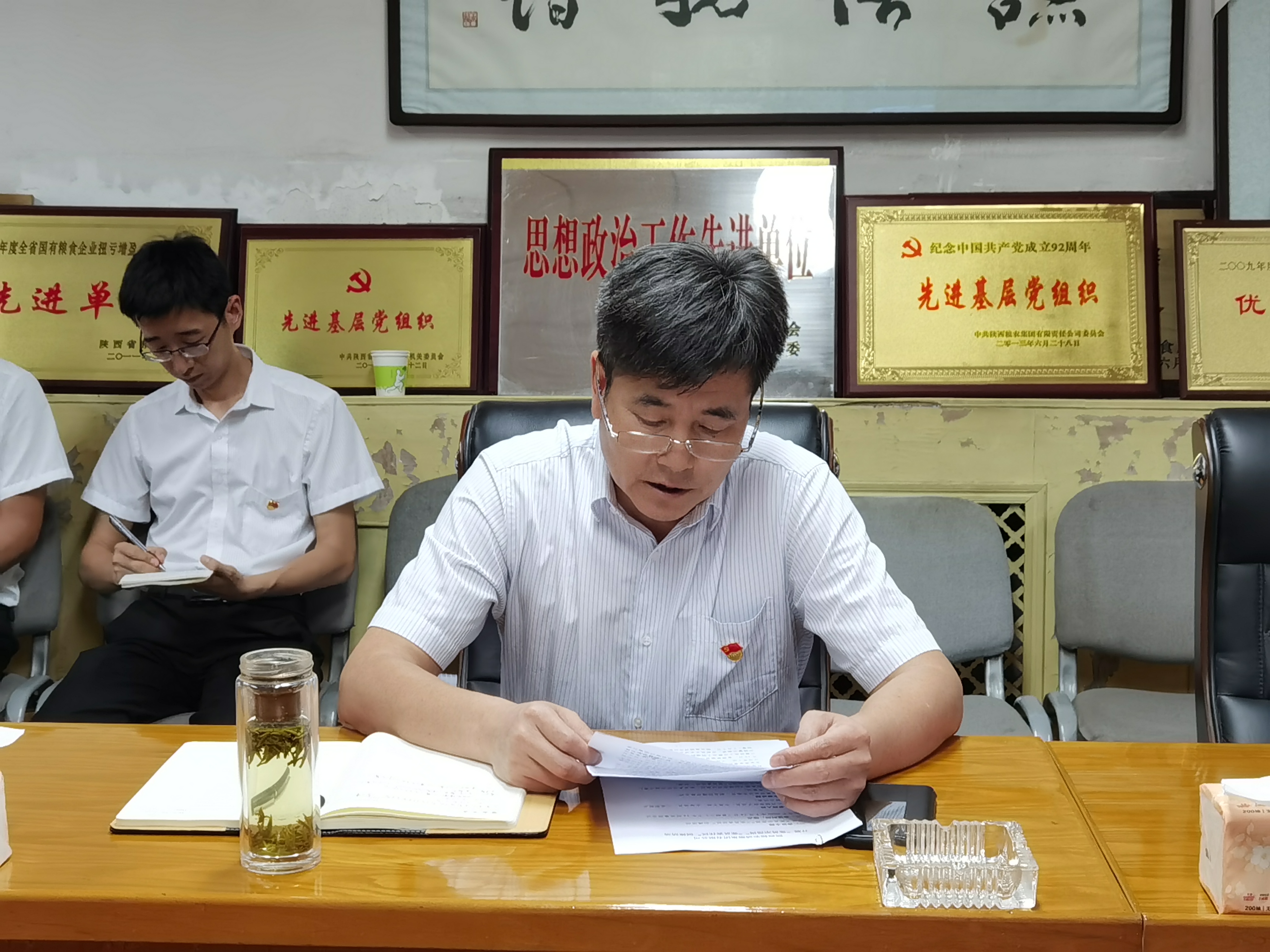 油脂信息2020.07.14《亮黨員身份  展旗幟風采——陜西糧農(nóng)油脂集團開展“黨員示范崗”“黨員責任區(qū)”創(chuàng)建活動》 (4).jpg
