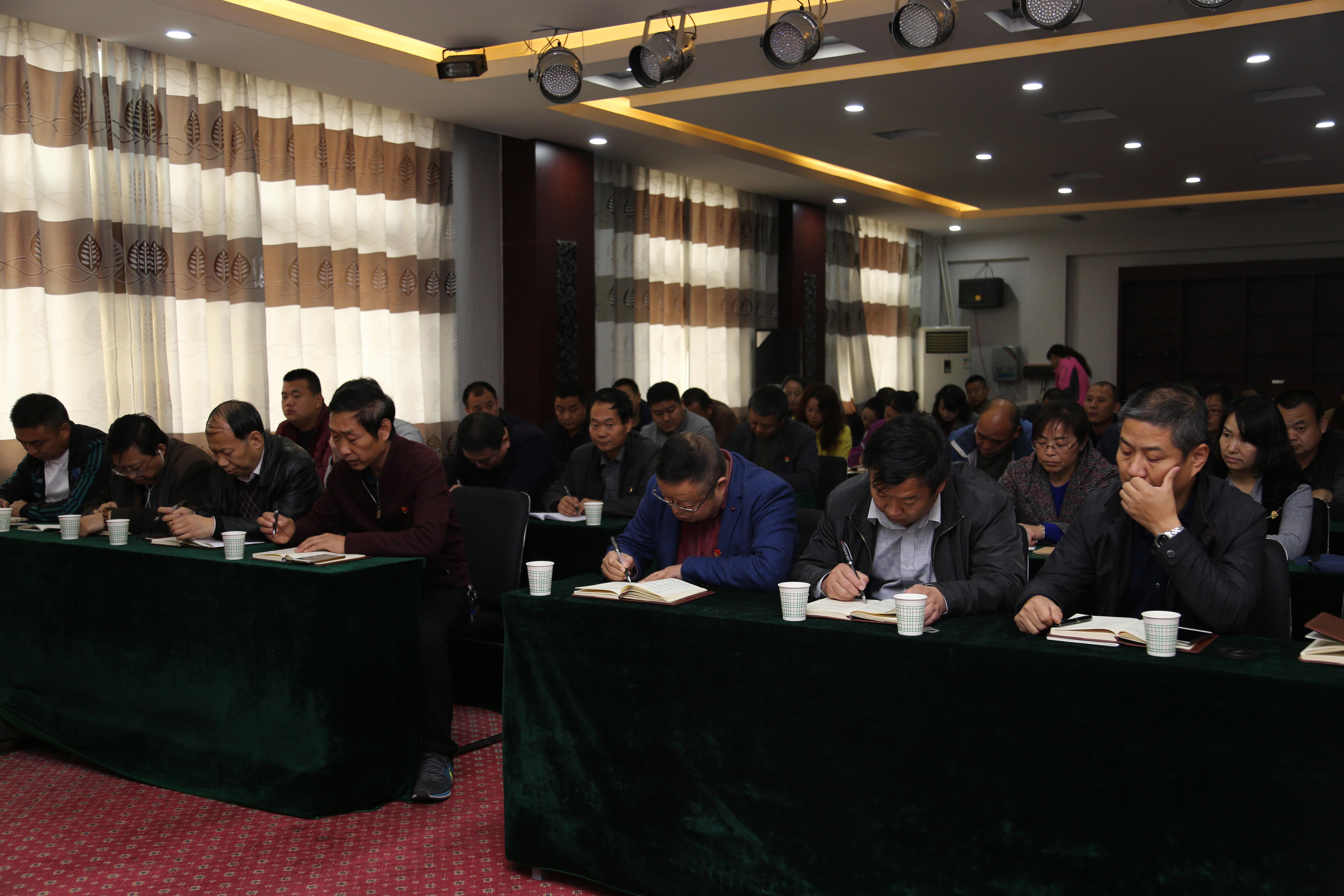 糧農(nóng)集團(tuán)黨委副書記、總經(jīng)理王桂欣到黨建工作聯(lián)系點(diǎn)講黨課