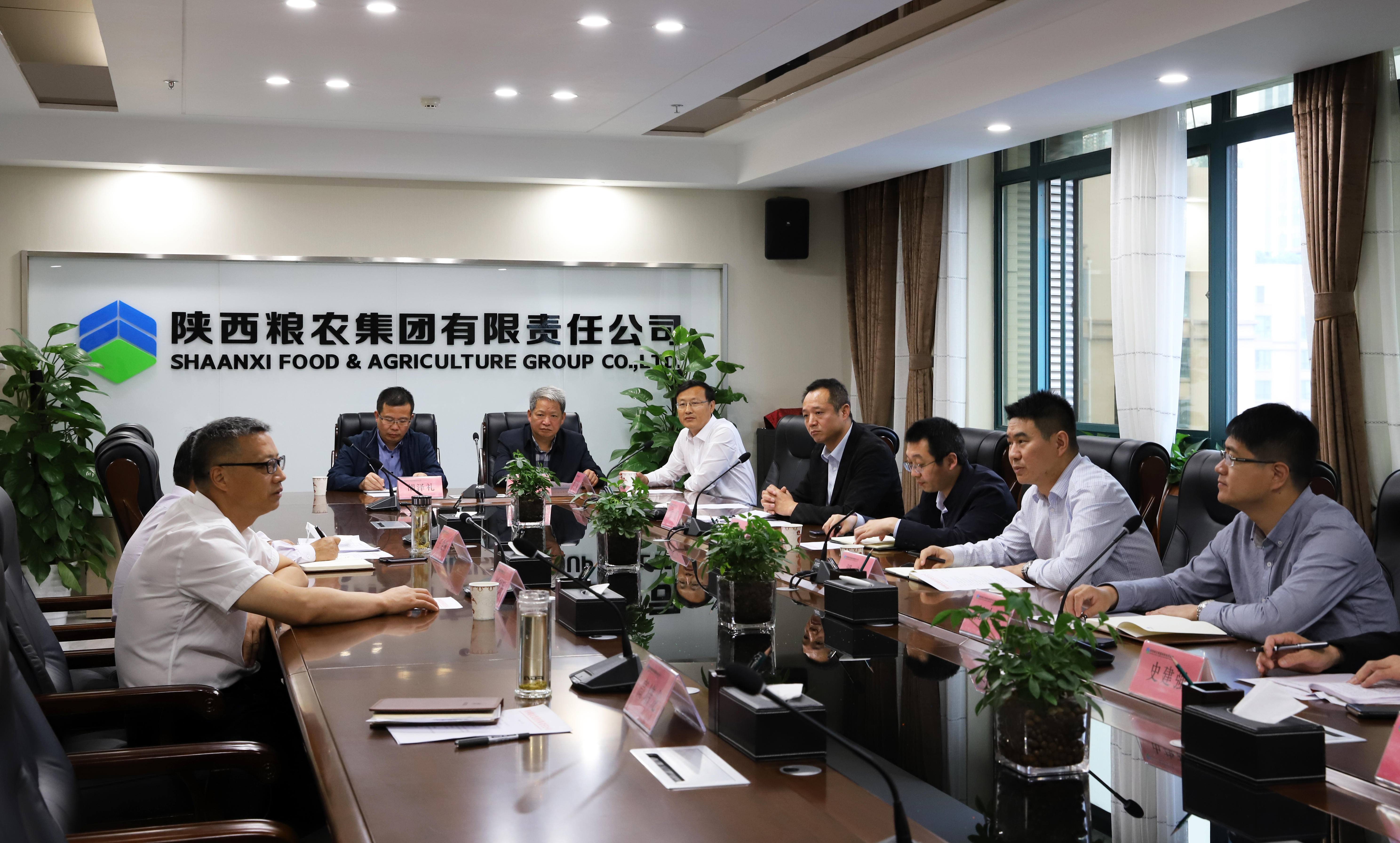 安康市白河縣委常委、常務(wù)副縣長梁鴻來訪糧農(nóng)集團(tuán)