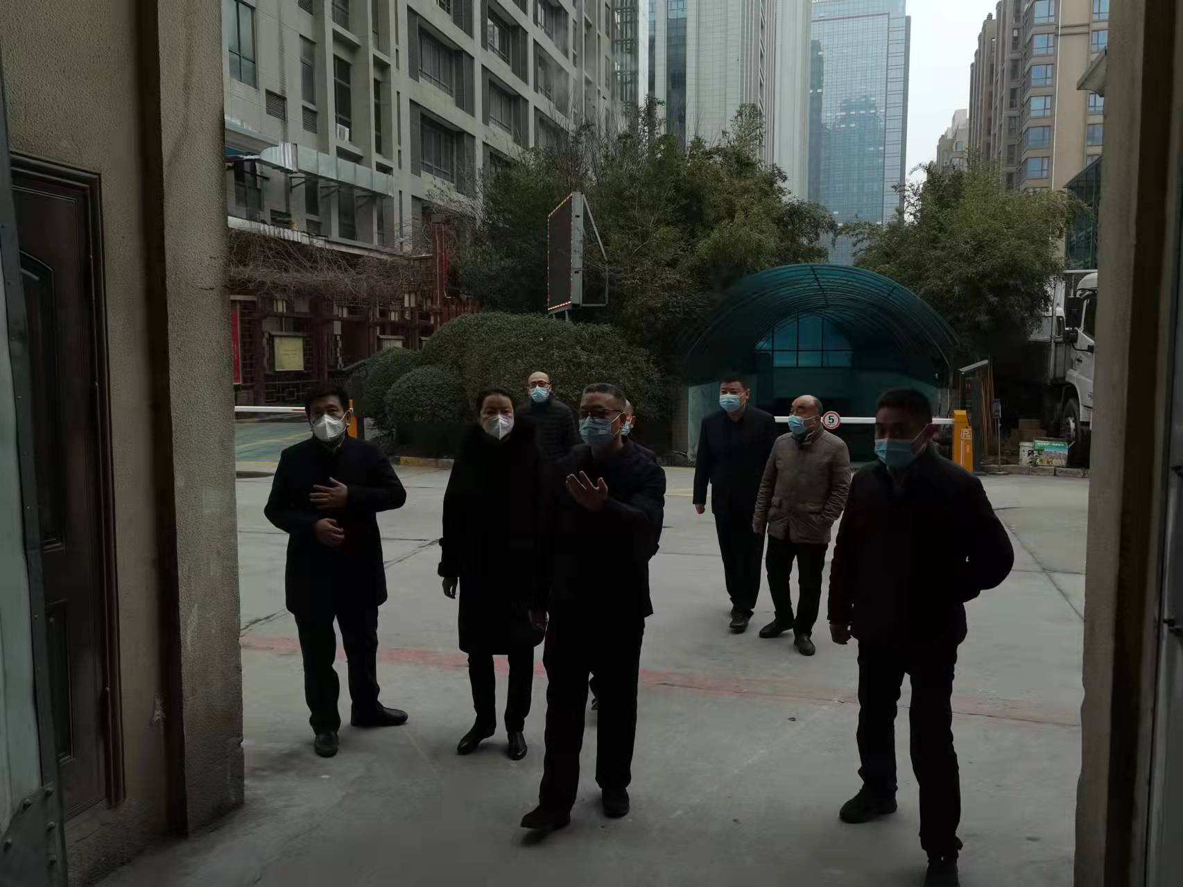 集團(tuán)領(lǐng)導(dǎo)看望慰問駐大廈企業(yè)干部職工并檢查疫情防控、安全工作