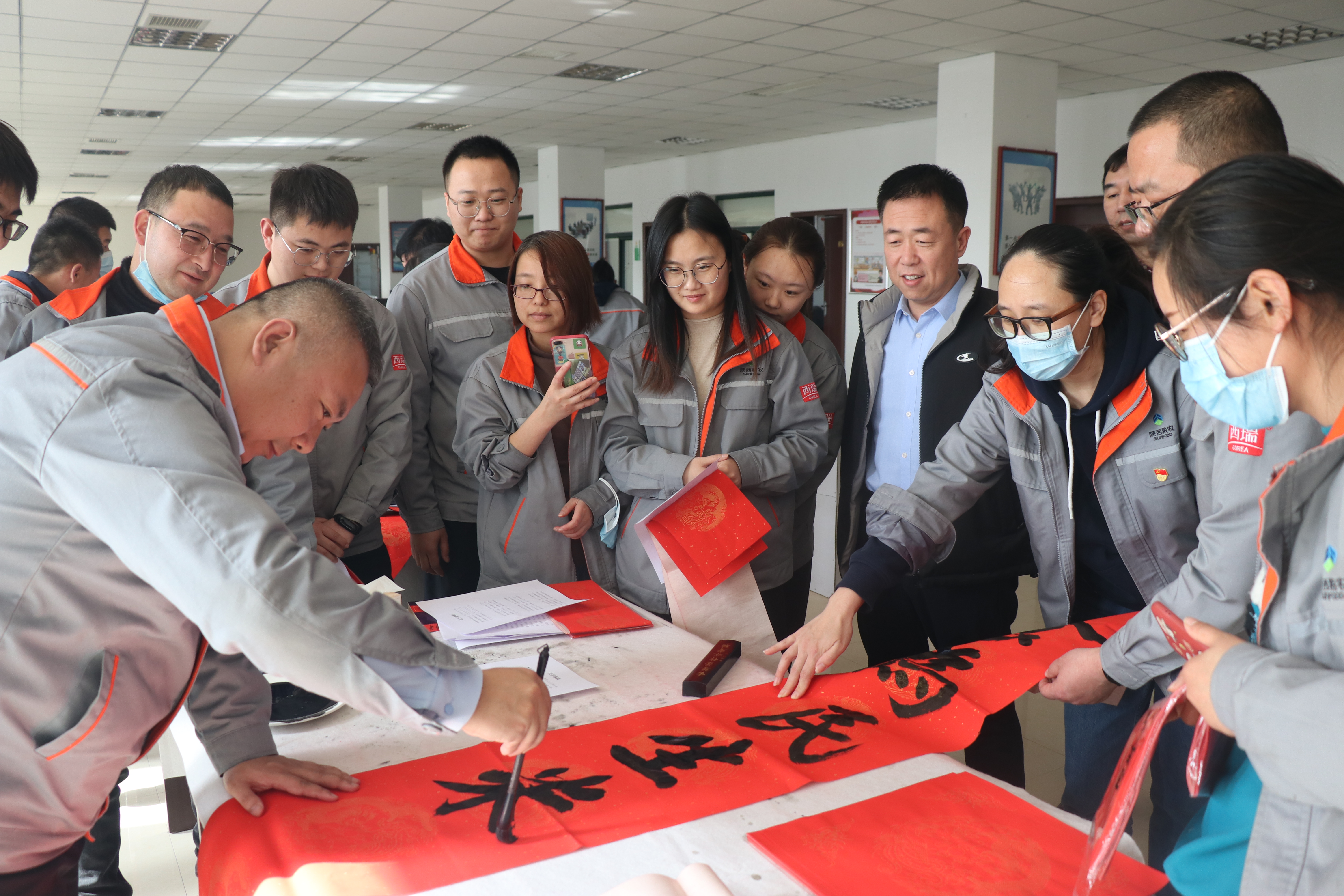 西瑞集團(tuán)：開展“玉兔迎春送春聯(lián)”活動(dòng)